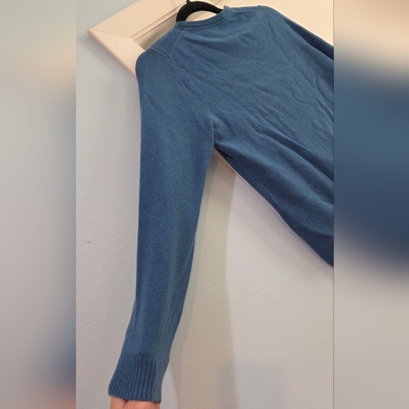 Women's L.L.Bean Blue Water Cashmere Crew Sweater, Size S Pet - Picture 12 of 13